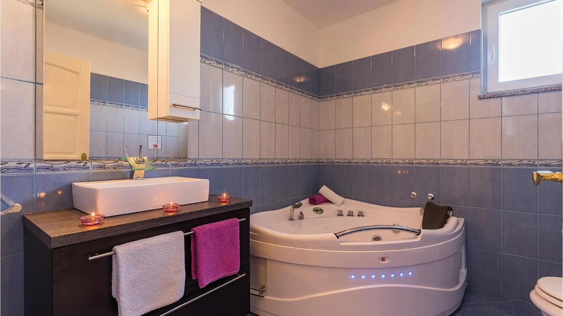 Holiday home 4 Bedroom Beautiful Home In Pula