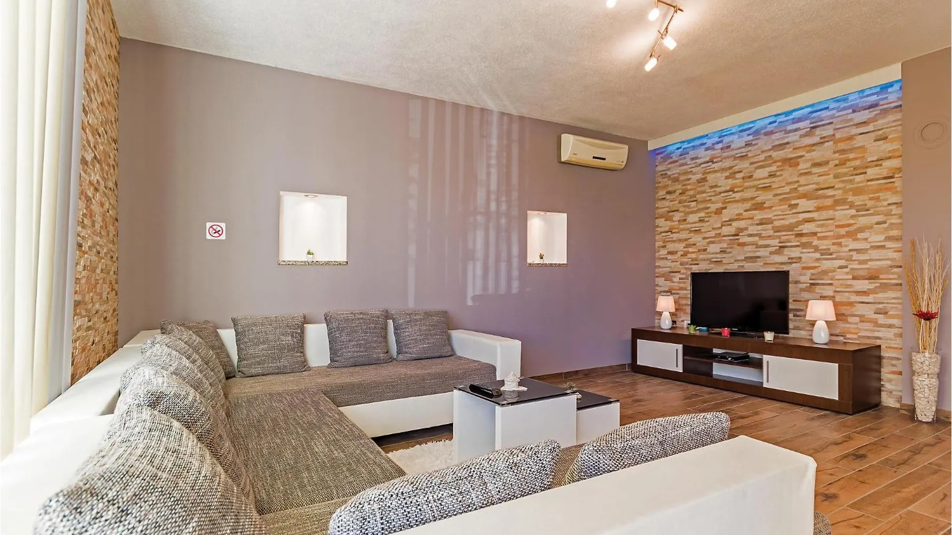 4 Bedroom Beautiful Home In Pula 0*,  Croatia