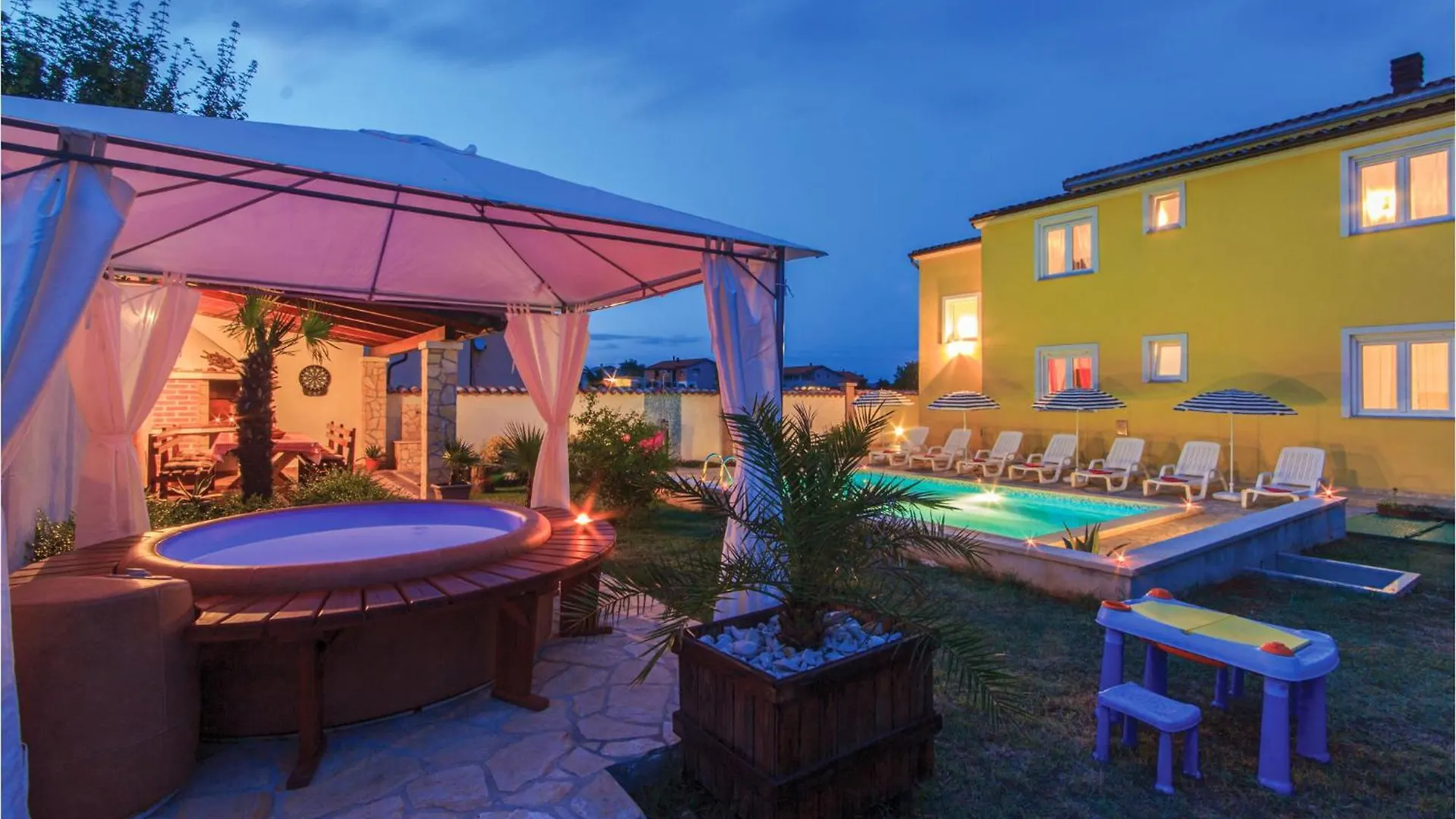 4 Bedroom Beautiful Home In Pula 0*,  Croatia