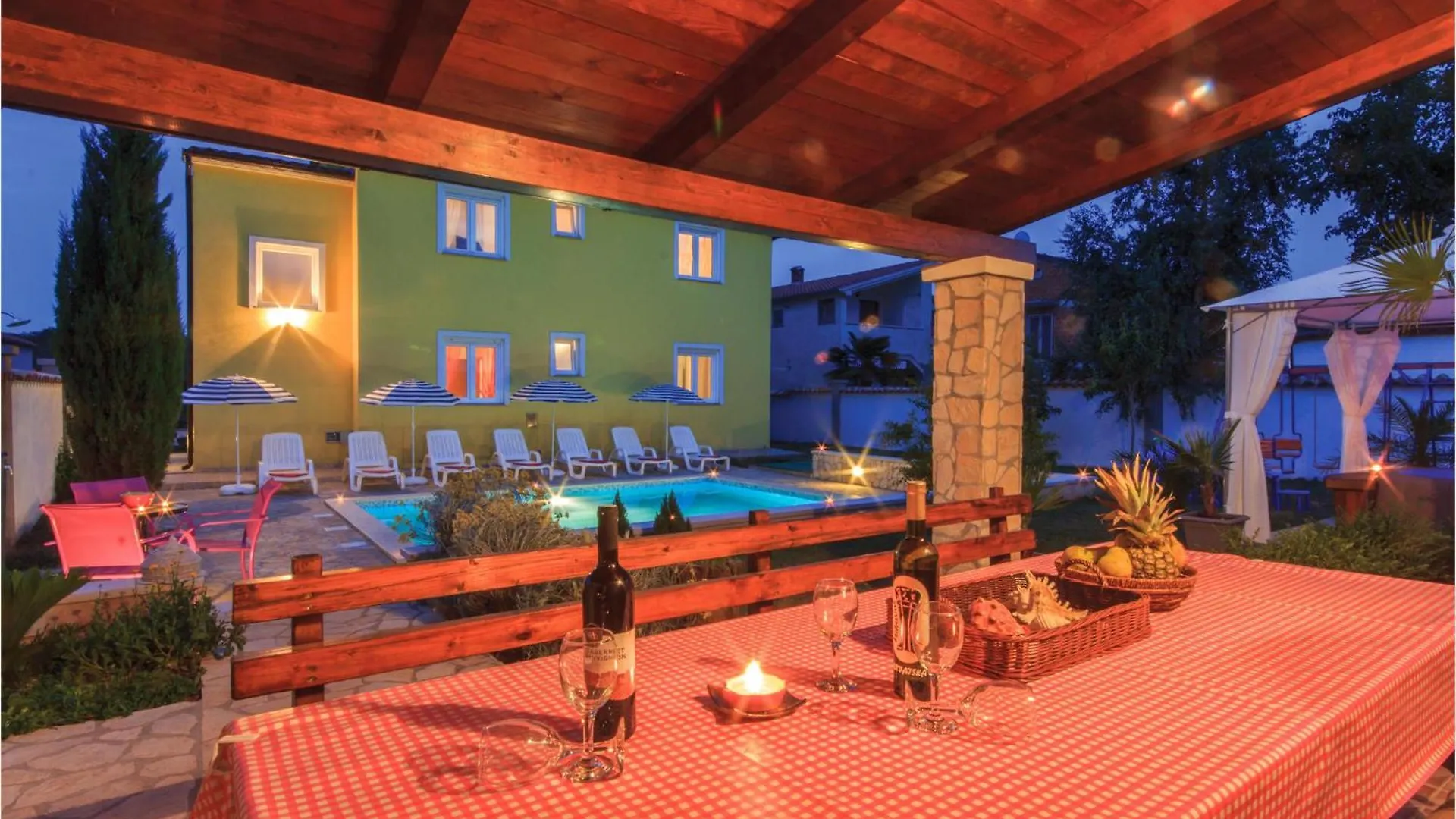 4 Bedroom Beautiful Home In Pula Holiday home