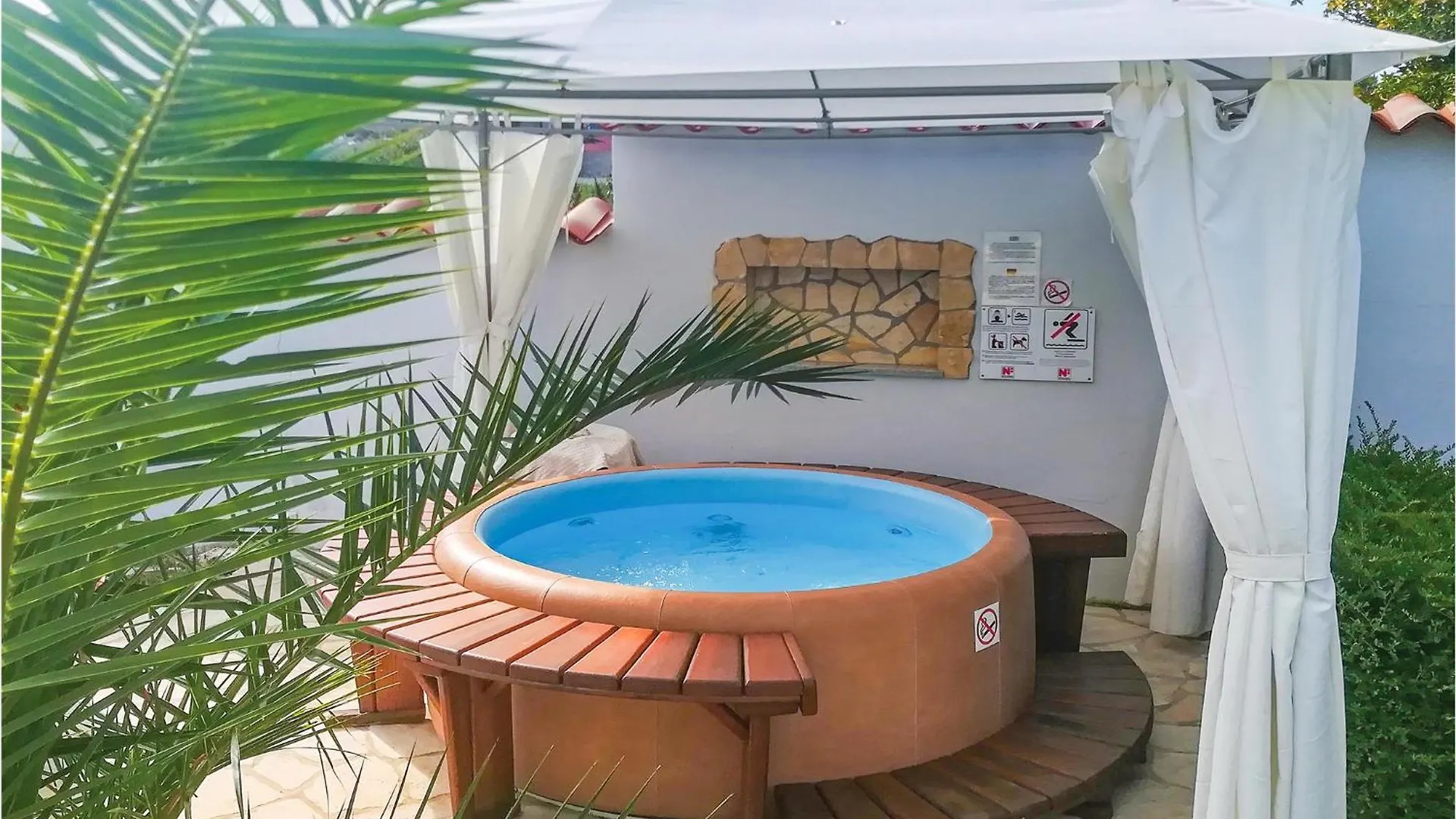 4 Bedroom Beautiful Home In Pula Holiday home