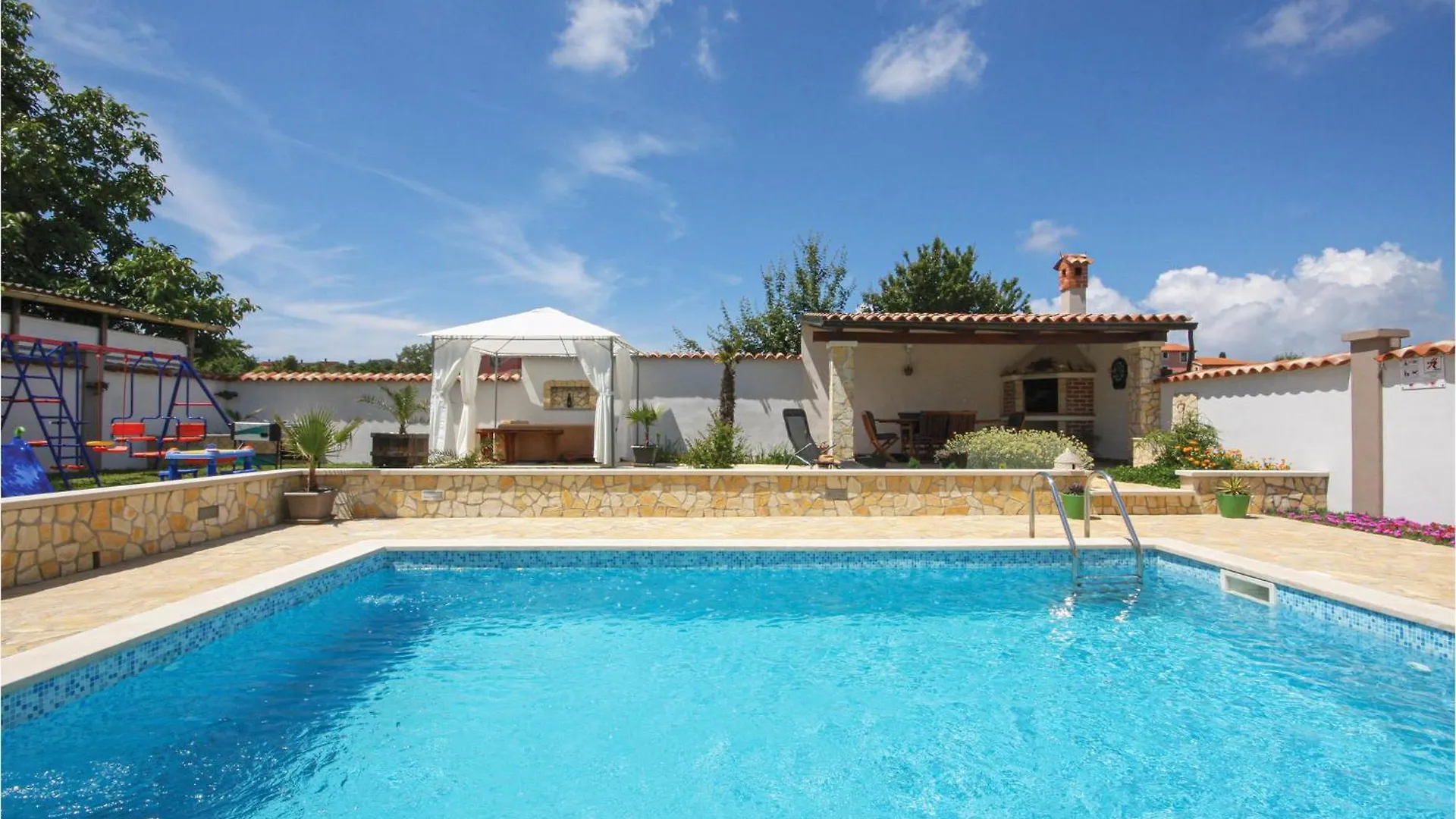 4 Bedroom Beautiful Home In Pula Holiday home