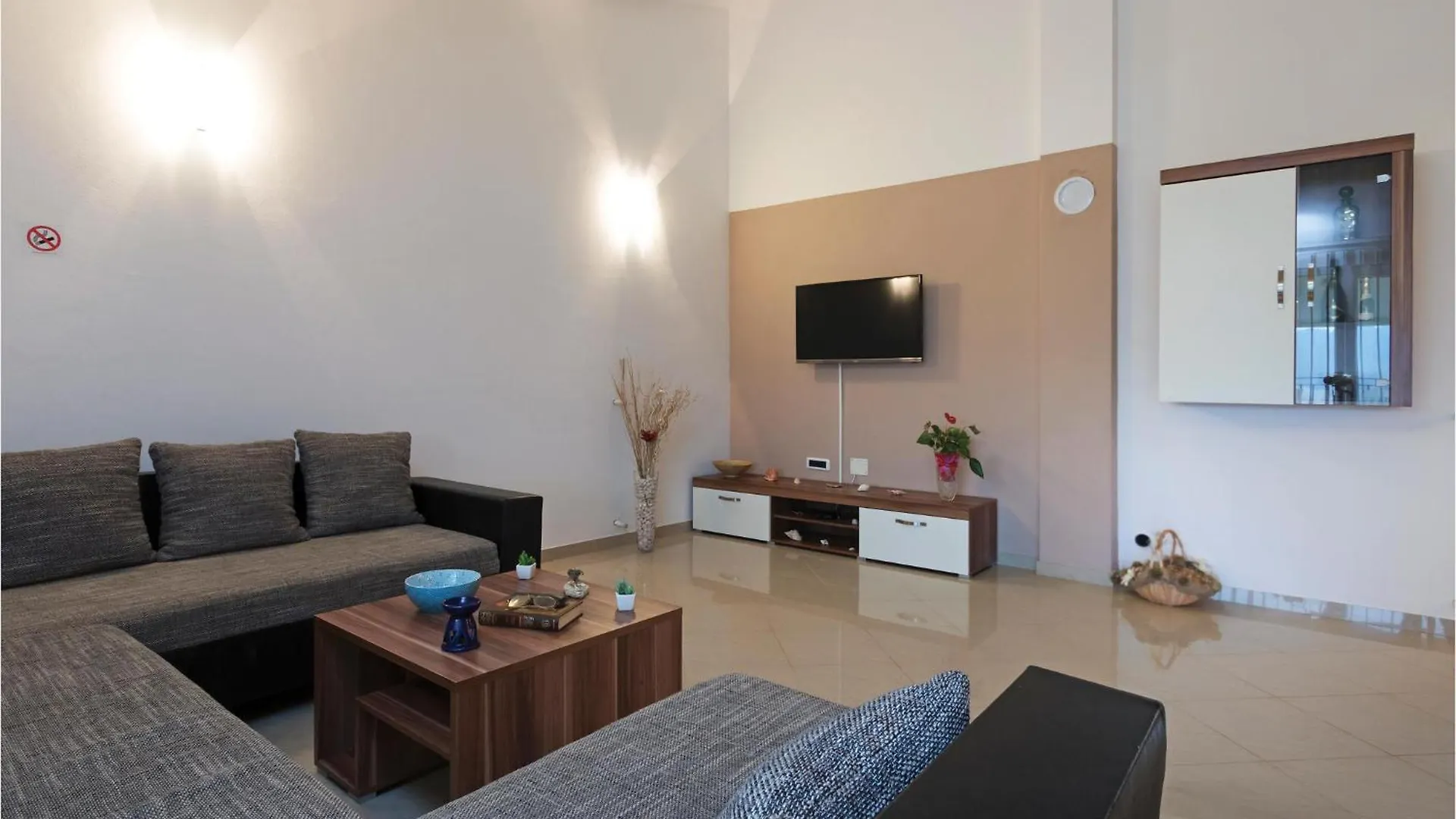 4 Bedroom Beautiful Home In Pula 0*,